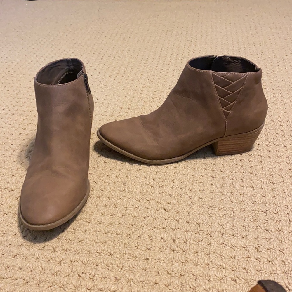 American Eagle booties